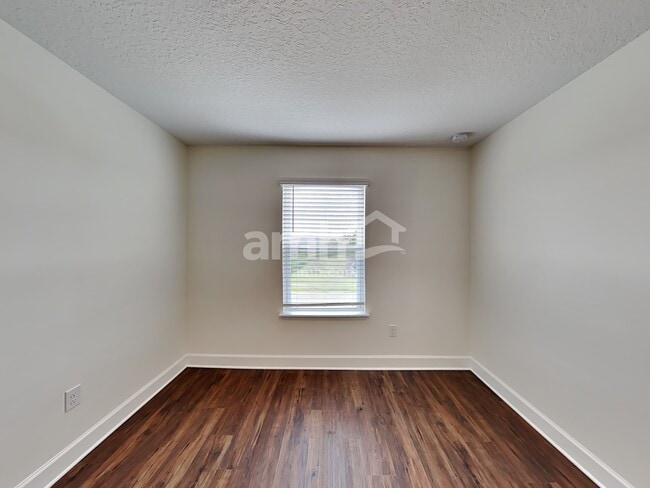 Building Photo - 1109 Walden Pond Dr