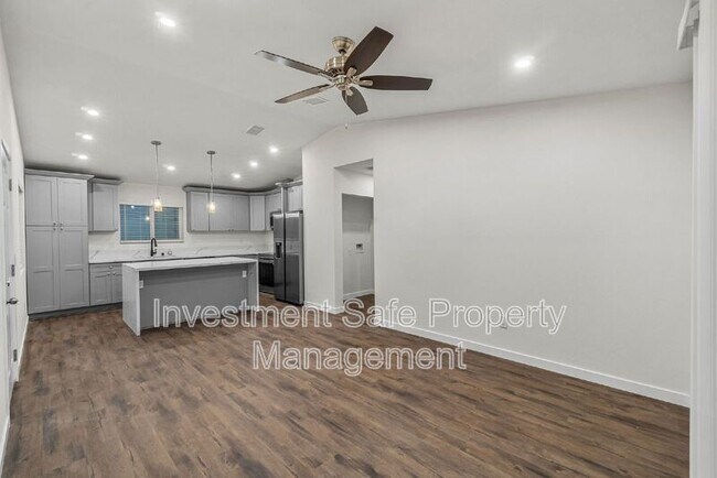 Building Photo - 1809 Devon Pl