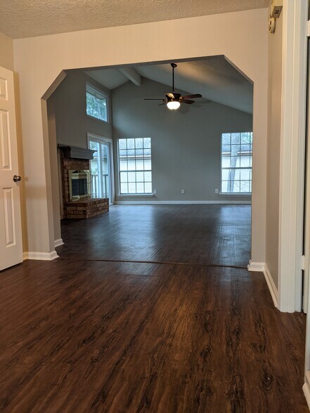 Building Photo - 2 Meadow Star Ct