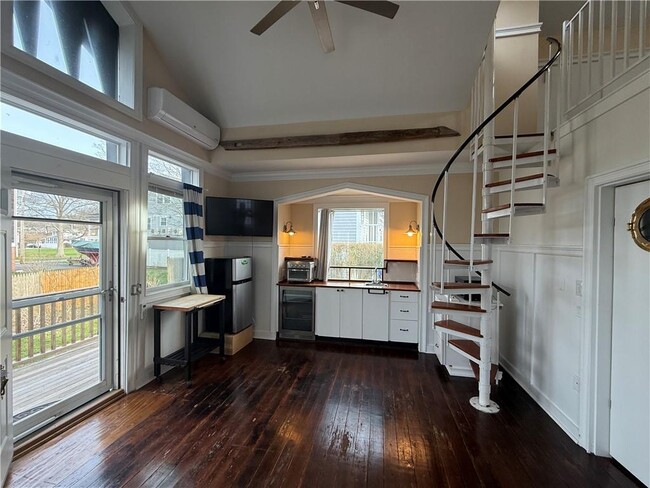 Building Photo - 24 Houston Ave