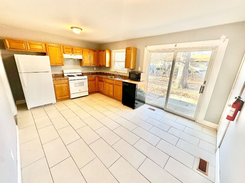 Building Photo - 150 Orange Ave