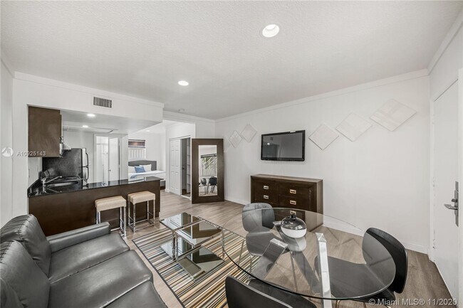 Building Photo - 1545 Drexel Ave