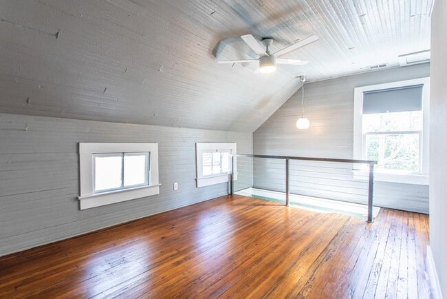 Building Photo - 276 Iswald St SE