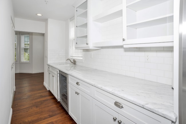 Building Photo - 7716 Ivanhoe Ave