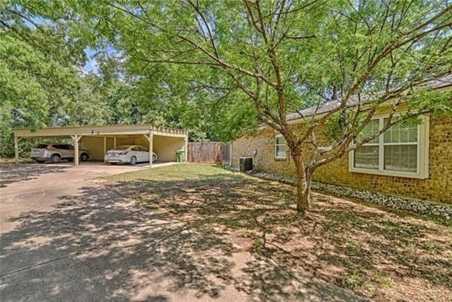 Building Photo - ***$500 off First Full Months rent with mo...
