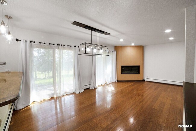 Building Photo - Spacious 4BR Condo in Evergreen
