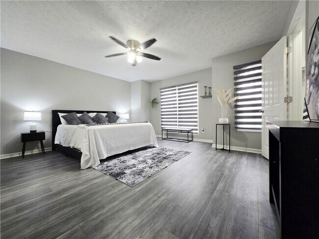 Building Photo - 2430 Piering Dr