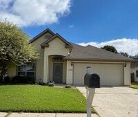 Building Photo - Fenced Yard!