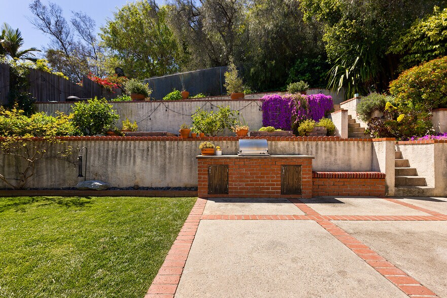 Building Photo - 4841 Avoca St