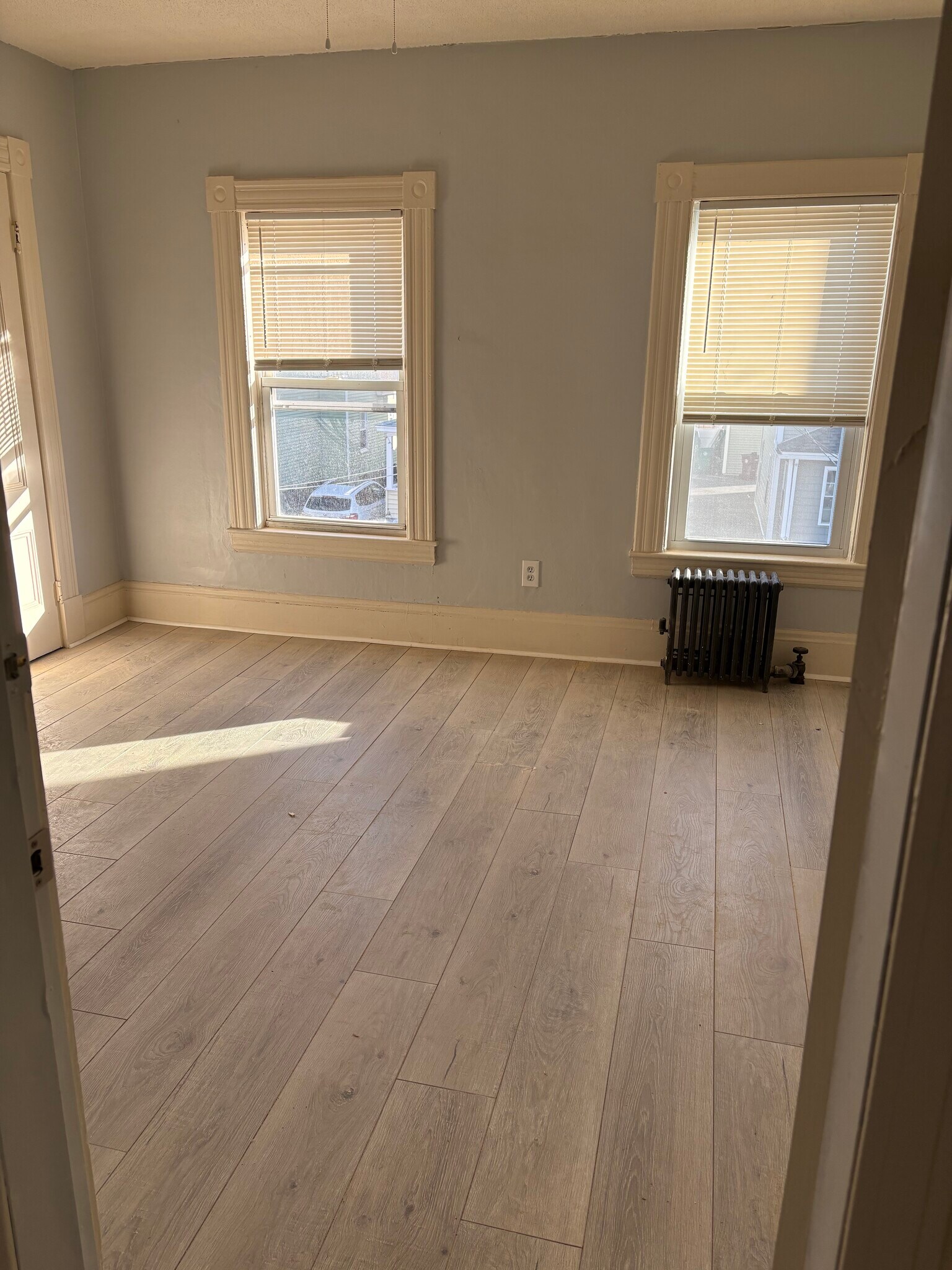 Building Photo - 121 London St