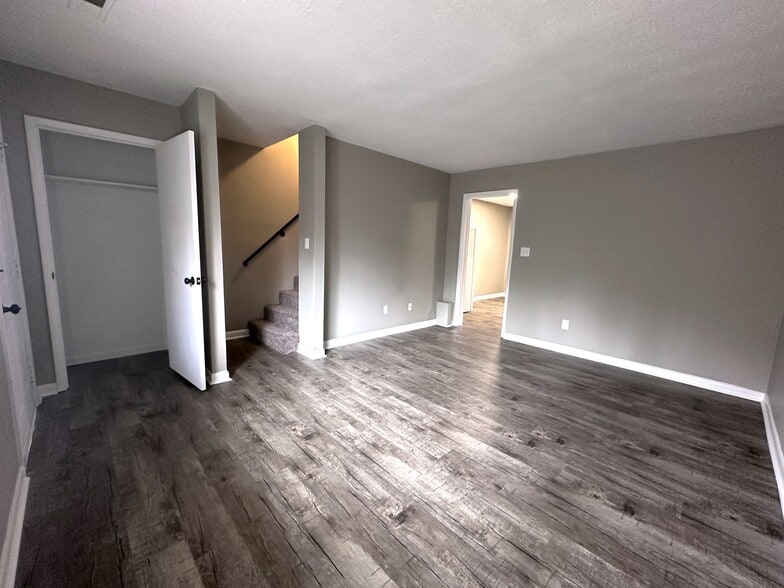 Building Photo - 545 E 3rd St