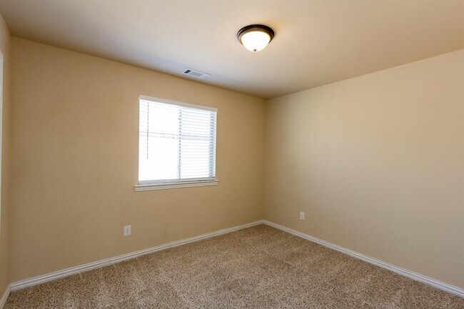 Building Photo - 1208 Bayfield Dr
