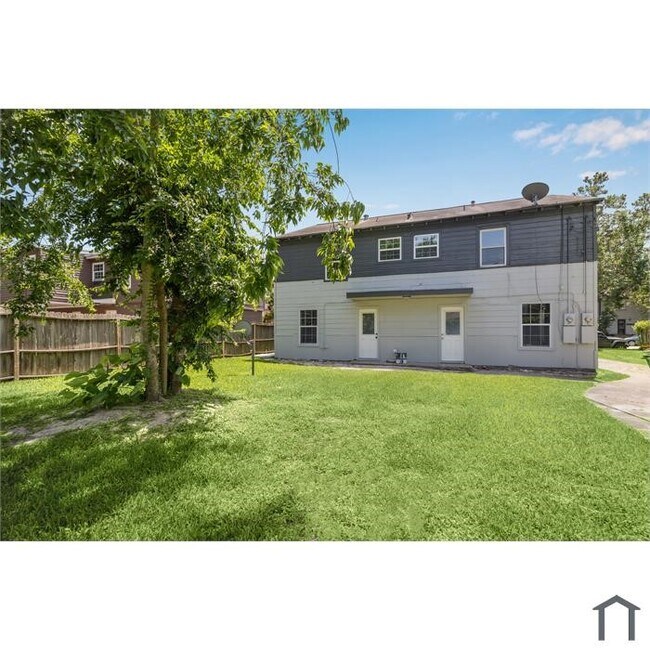 Building Photo - 3431 Rosedale St
