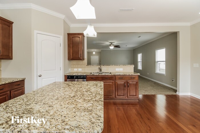 Building Photo - 323 Summergate Dr