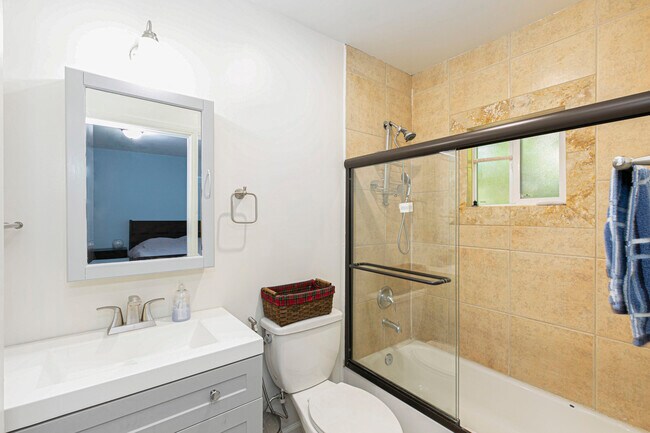 Building Photo - 18605 Valerio St