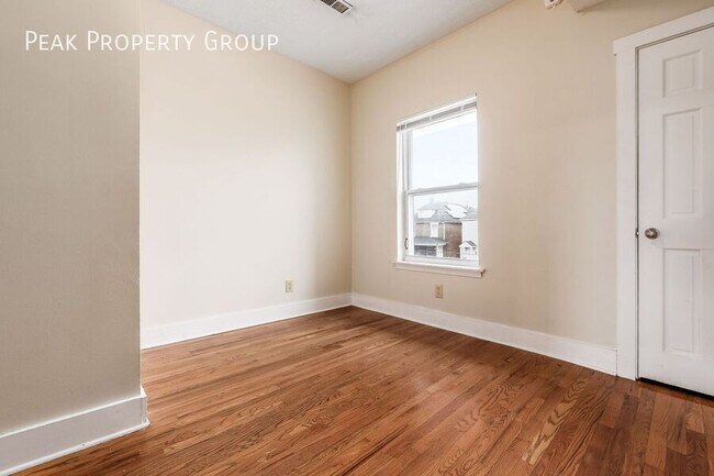 Building Photo - 1369-1371 Summit Street-1371 Summit Street