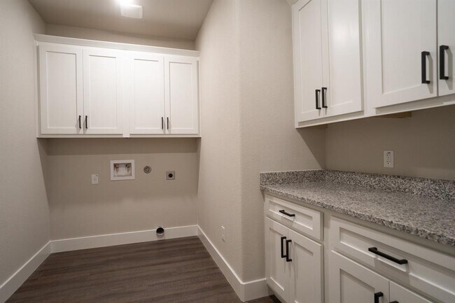 Building Photo - 306 String Pr Wy