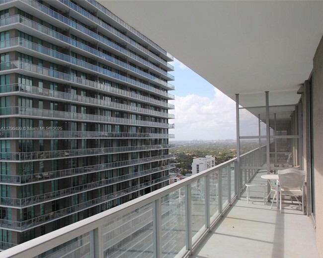 Building Photo - 1111 SW 1st Ave