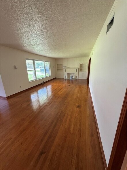 Building Photo - 1918 W Wedington Dr