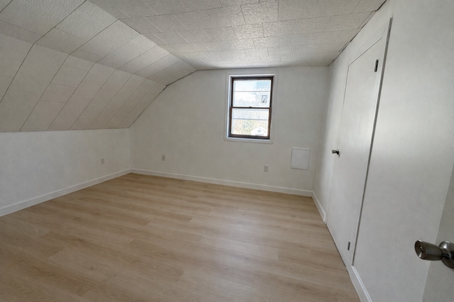 Building Photo - 7547-7549 E Lake St