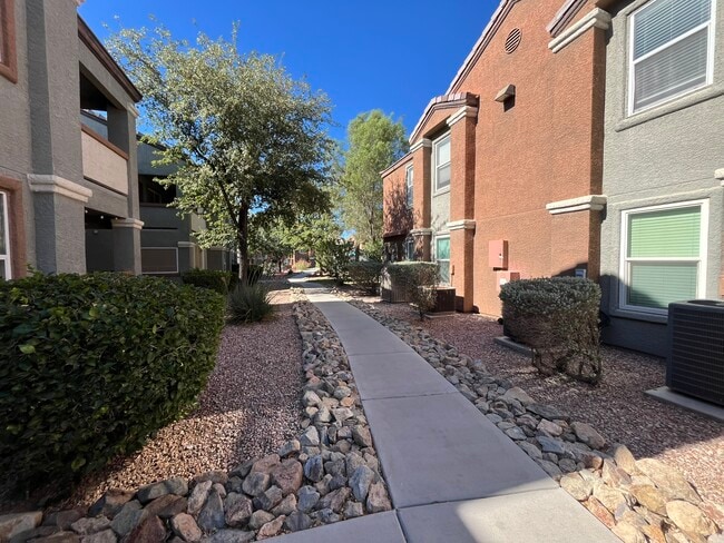 Building Photo - 555 E Silverado Ranch Blvd