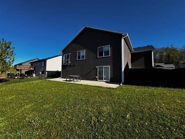 Building Photo - For Rent Beautiful 4 bedroom 3 bathroom 3 attached car garage!