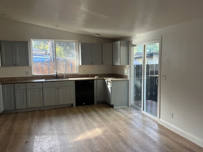 Building Photo - Cachagua (18800)