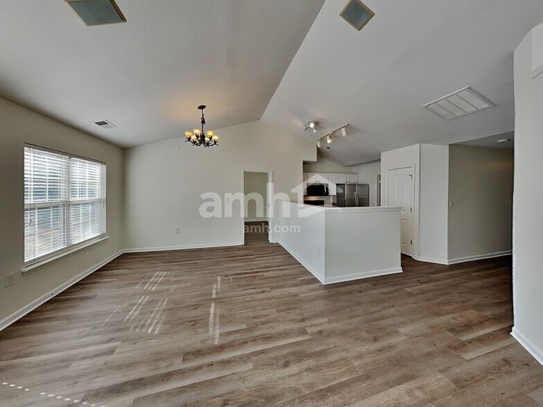 Building Photo - 194 Mott Rd