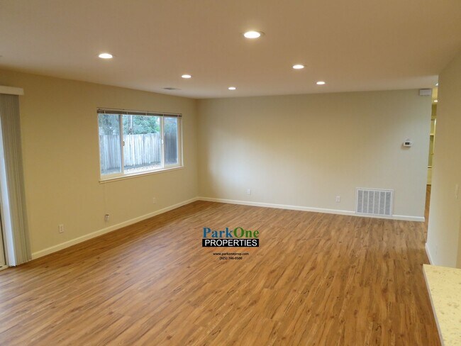 Building Photo - 5446 Louisiana Dr
