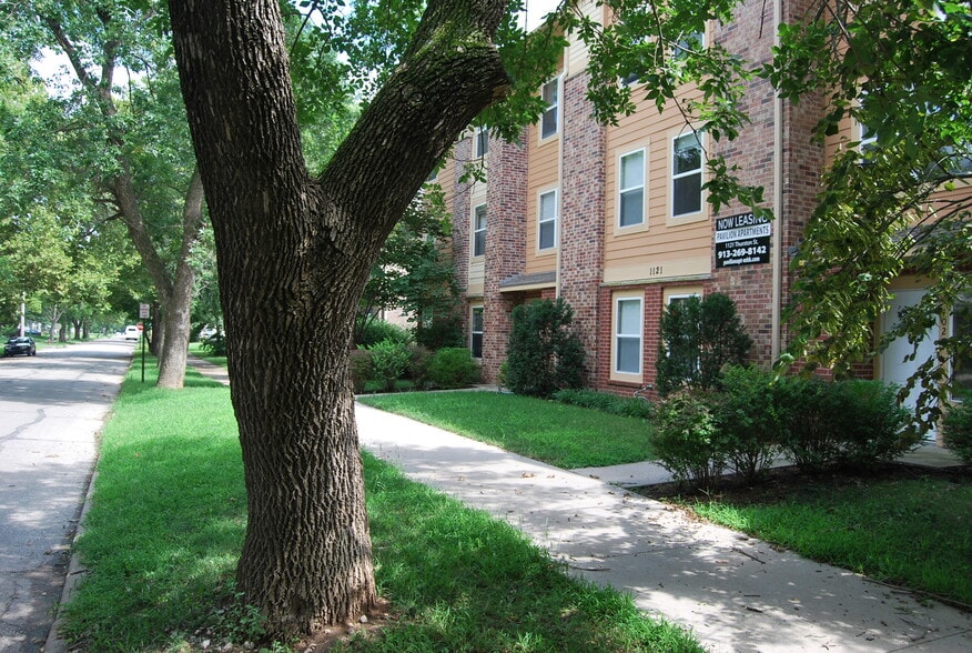 Building Photo - 1121 Thurston