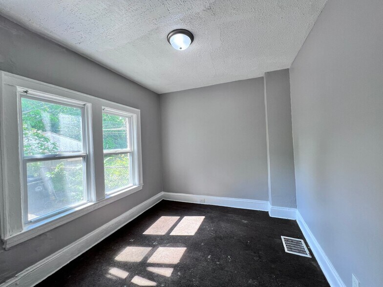 Building Photo - 3362 E 145th St