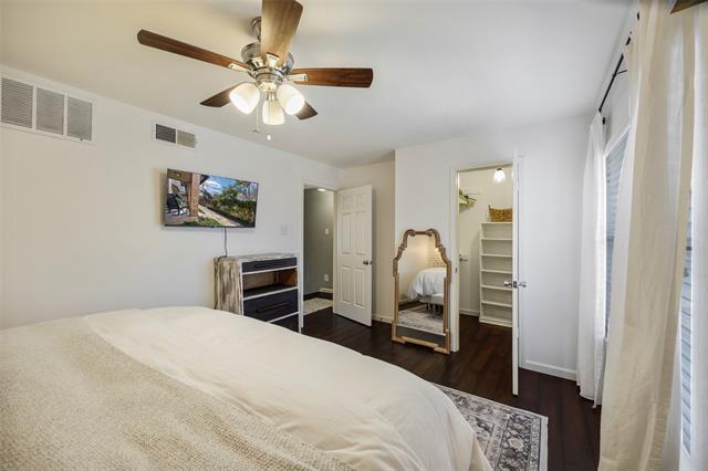 Building Photo - 9910 Royal Ln