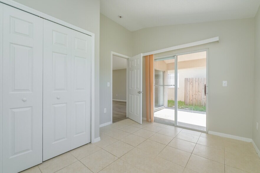 Building Photo - 3123 Summer House Dr