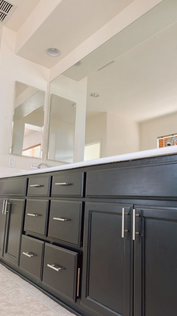 Building Photo - MOVE IN SPECIAL!!!! Month of November free