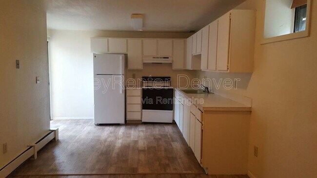 Building Photo - 1118 6th St