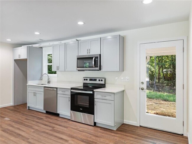Building Photo - 8079 Beachwood Dr