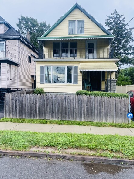 Primary Photo - 109 Hill St