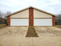 Building Photo - SE Norman! Easy Access to I35.