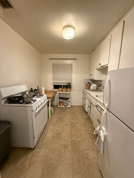 Building Photo - 3646 Vinton Ave