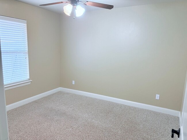 Building Photo - Large four bedroom home in Edmond