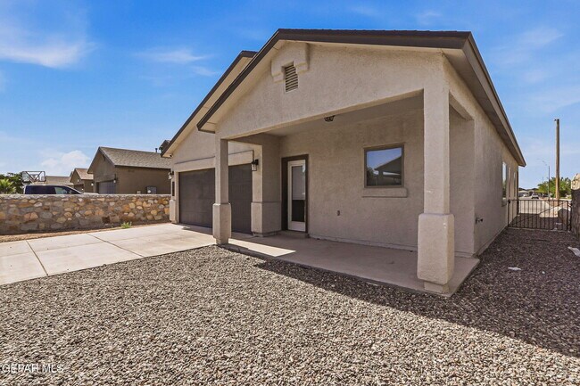 Building Photo - 14817 Tierra Isaiah Ave