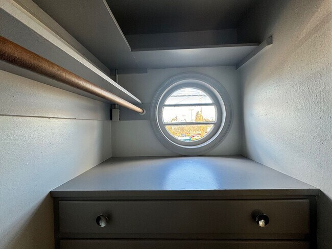 Building Photo - PM-125 N Lombard St.