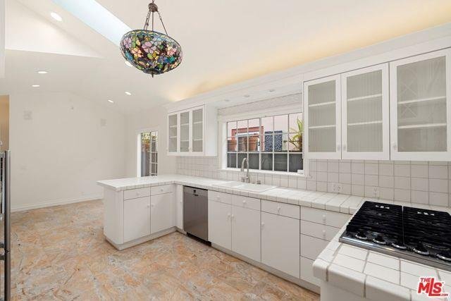 Building Photo - 3121 Stanford Avenue, Los Angeles, CA 9029...