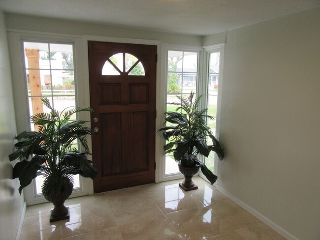 Building Photo - 409 S Palo Alto Ave