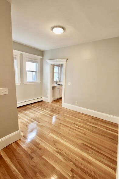 Building Photo - 55 Estes St