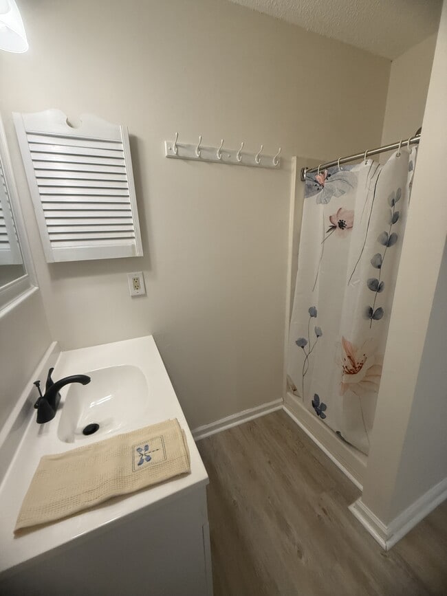 Building Photo - 6576 Pebble Beach Crescent