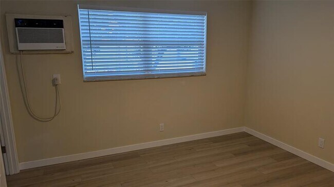 Building Photo - 5168 NE 6th Ave