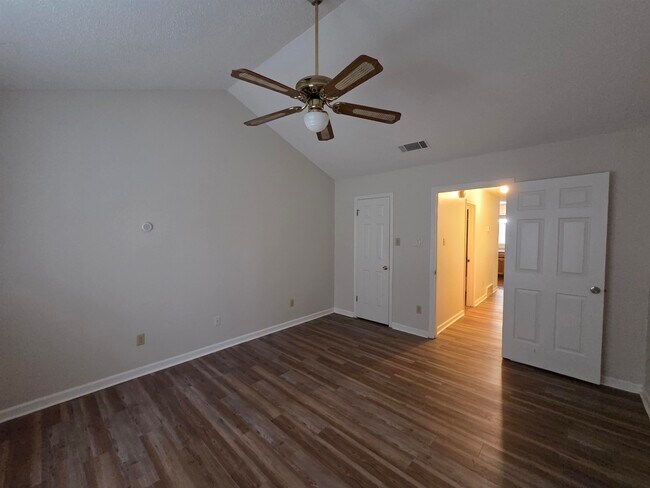 Building Photo - 3945 Oak Branch Cir E