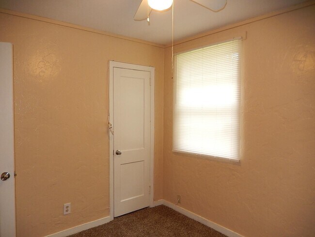 Building Photo - 1518 Pepper Dr