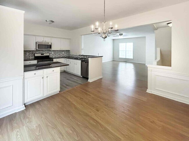 Building Photo - 4033 Edgecomb Dr